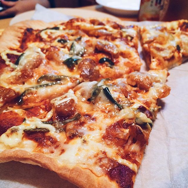 自宅で焼いたピザ